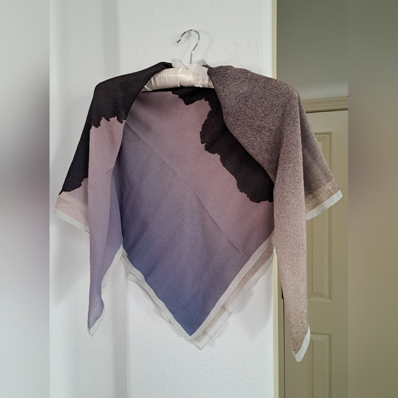 [Twentynine Palms]  Gradient Chiffon Scarf 35" X 35" - Picture 6 of 8